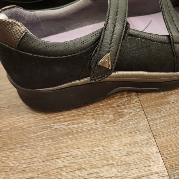 Aravon Pyper Mary-Jane Black Cross Strap Sandal Size 8 CG9889 - Picture 5 of 12